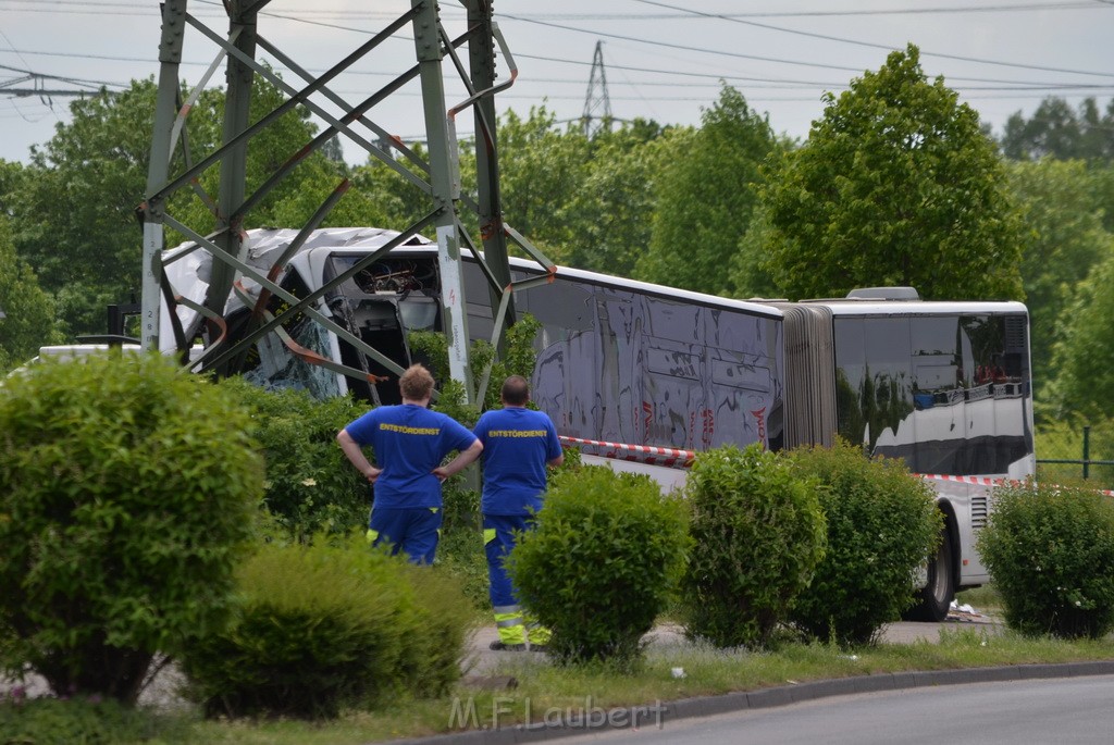 Schwerer Bus Unfall Koeln Porz Gremberghoven Neuenhofstr P292.JPG - Miklos Laubert